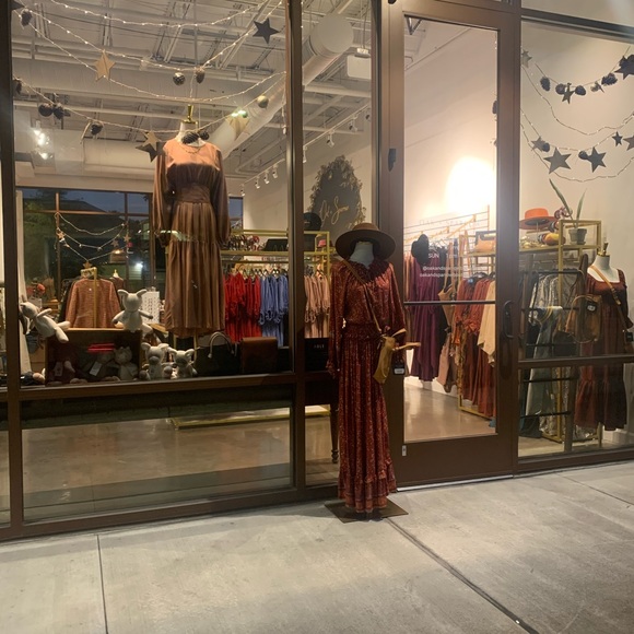 Meet your Posher, Elizabeth - Picture 6 of 10